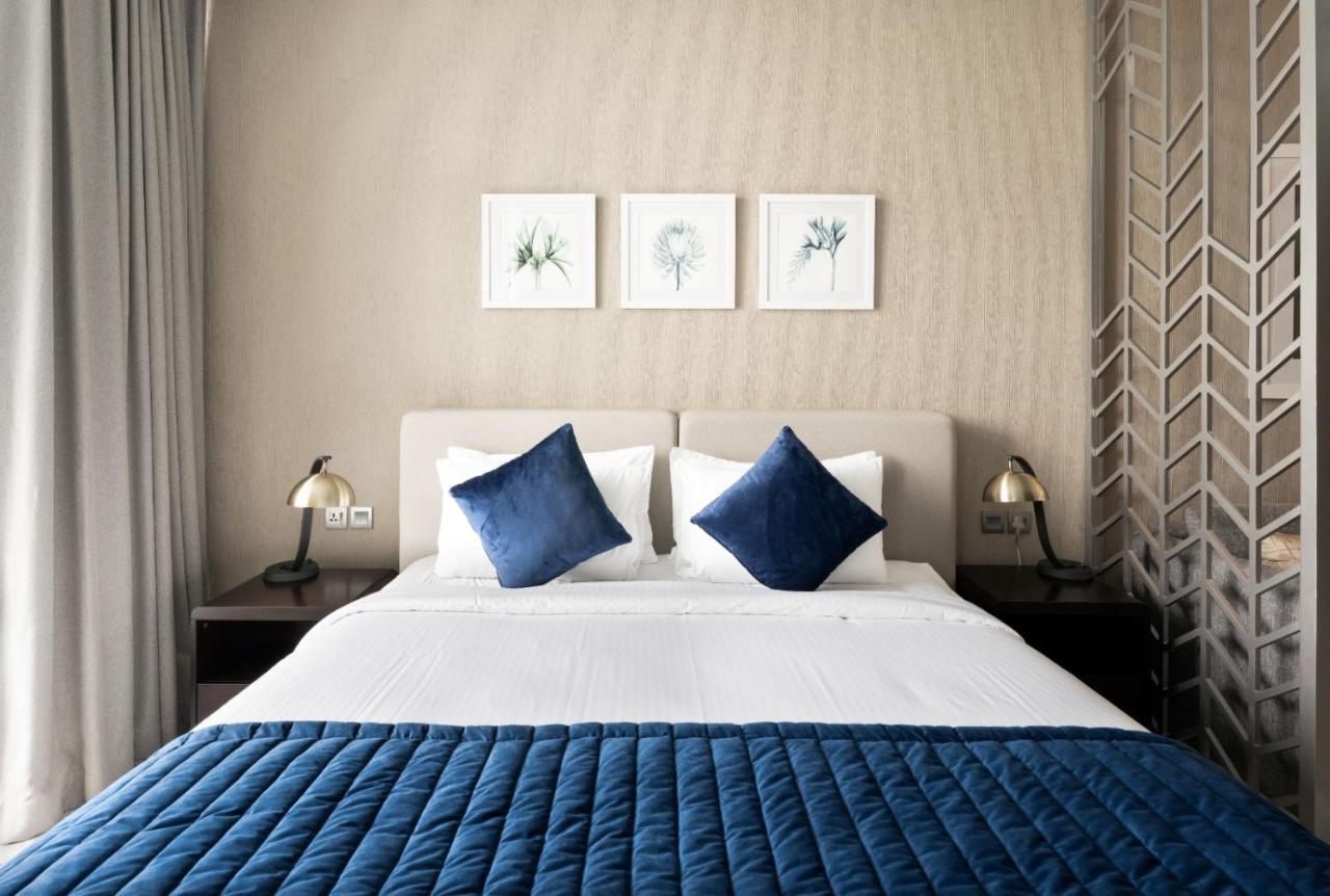 Apartment Modern Elegance Canal Views At Prive 1102a *